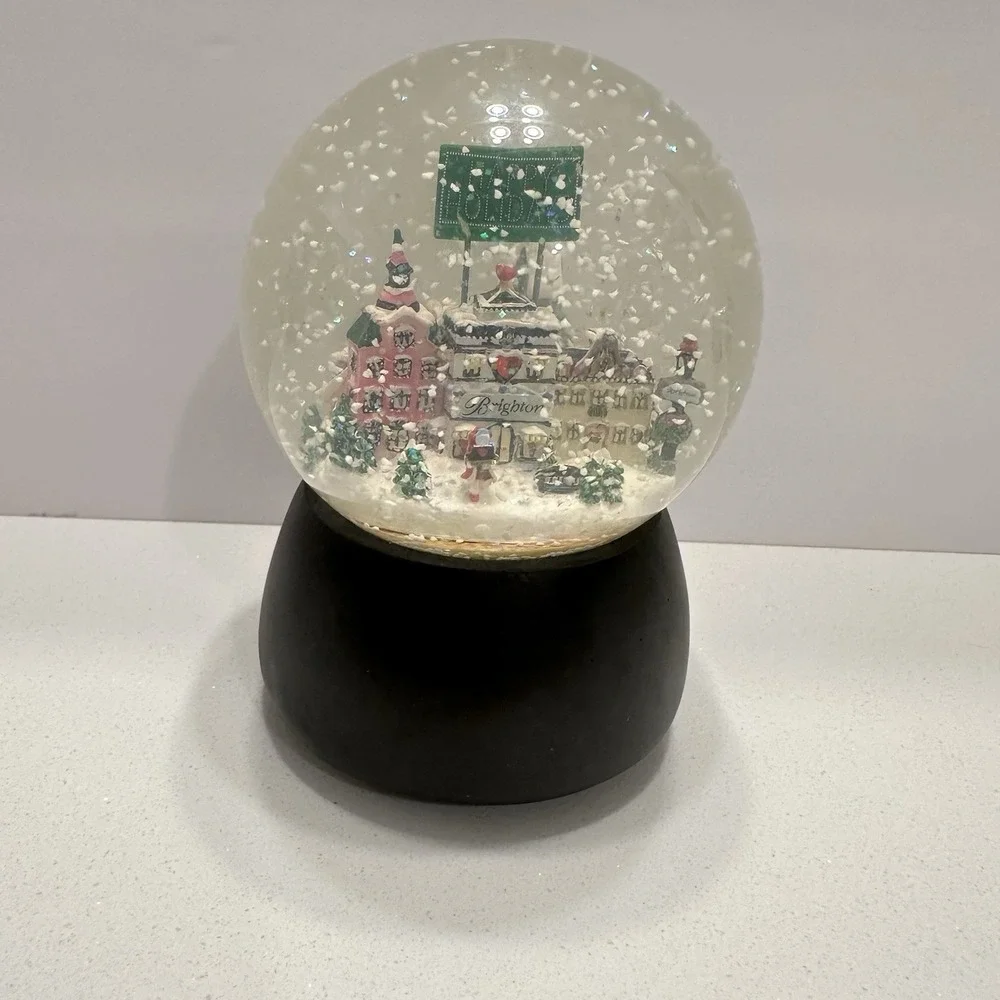 Vintage‎ Christmas BRIGHTON VILLAGE Storyland Musical Snow Globe – 